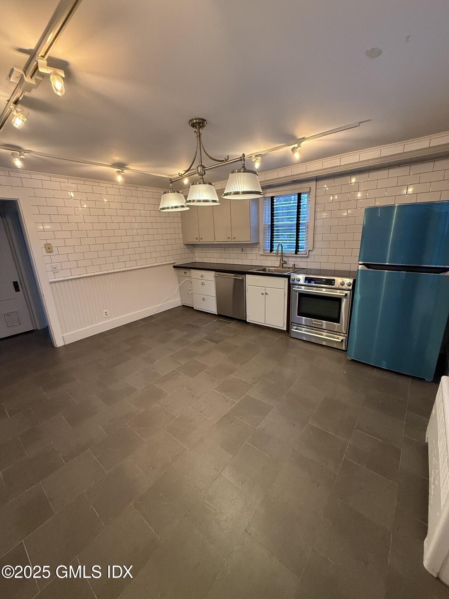 33 Parsonage Road Greenwich, CT 06830 - Photo 6 of 14