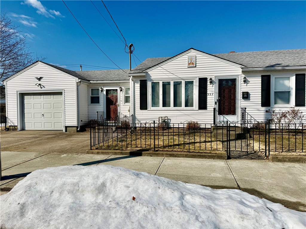 327 Rhode Island Avenue Pawtucket, RI 02860 - Photo 3 of 27