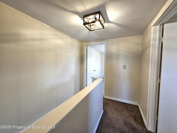 $1,300 | 806 Washington Street, Throop, PA 18512