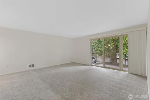 $359,000 | 11006 Northeast 68th Street, Unit 819, Kirkland, WA 98033