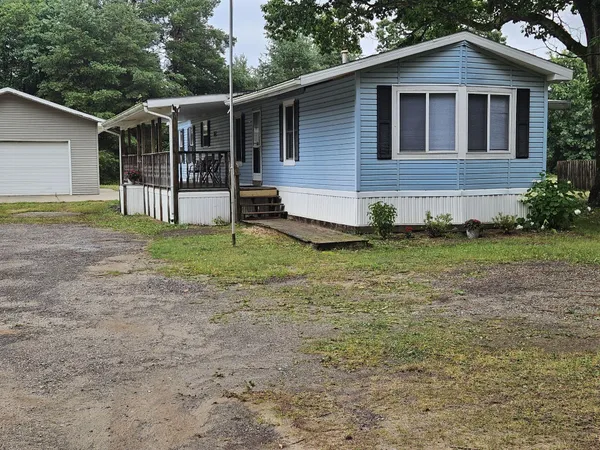 $215,000 | 14166 Red Pine Drive Northwest, Kent City, MI 49330