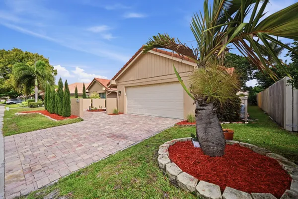 $899,000 | 5935 Glenbrook Drive, Boca Raton, FL 33433