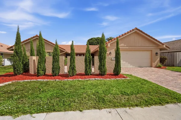 $899,000 | 5935 Glenbrook Drive, Boca Raton, FL 33433