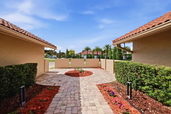 $899,000 | 5935 Glenbrook Drive, Boca Raton, FL 33433