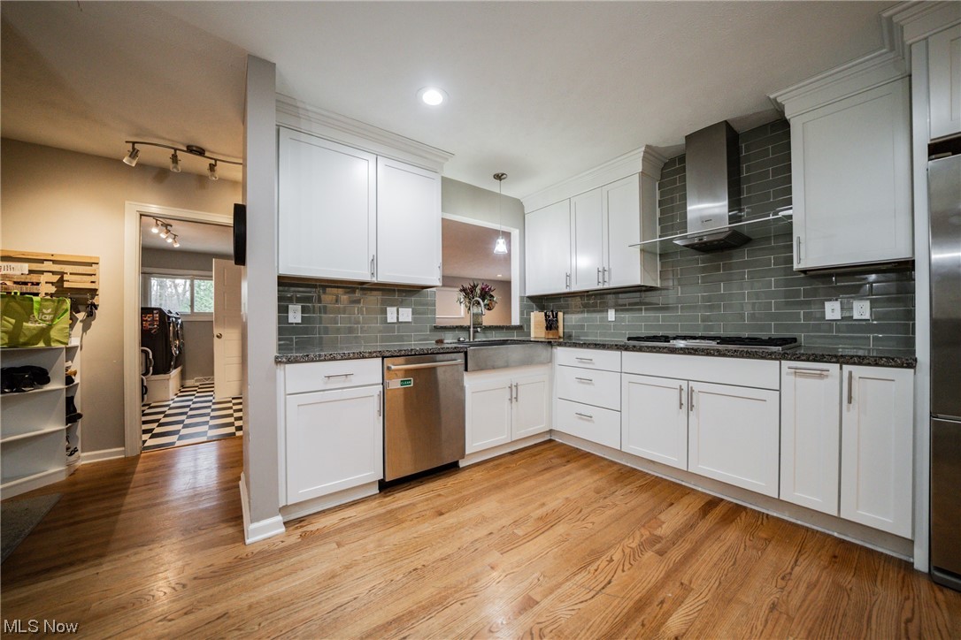 2130 Marshfield Road Cleveland, OH 44124 - Photo 11 of 35