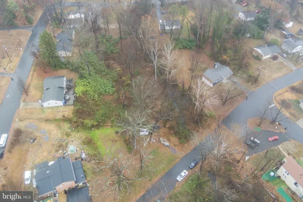 a view of a yard from a balcony