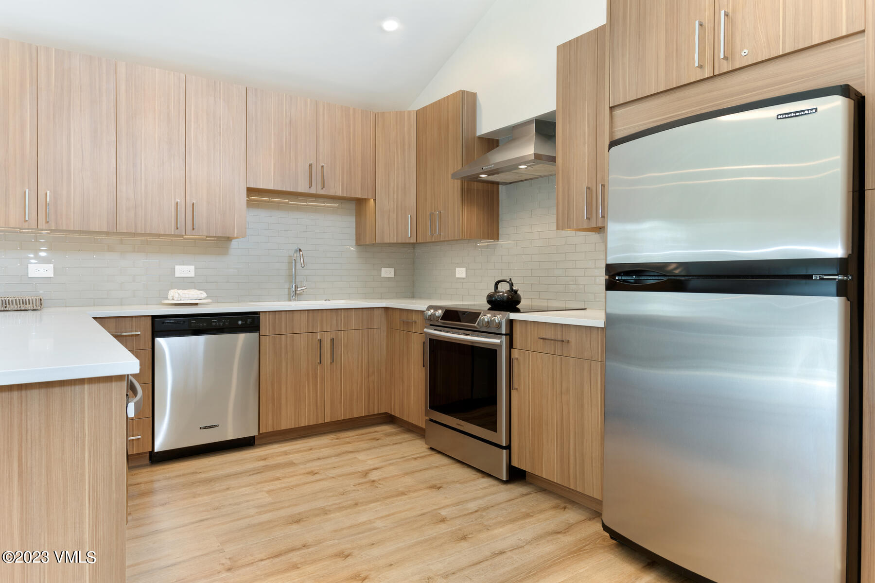 548 South Frontage Road West, Unit 408 Vail, CO 81657 - Photo 3 of 30 Kitchen