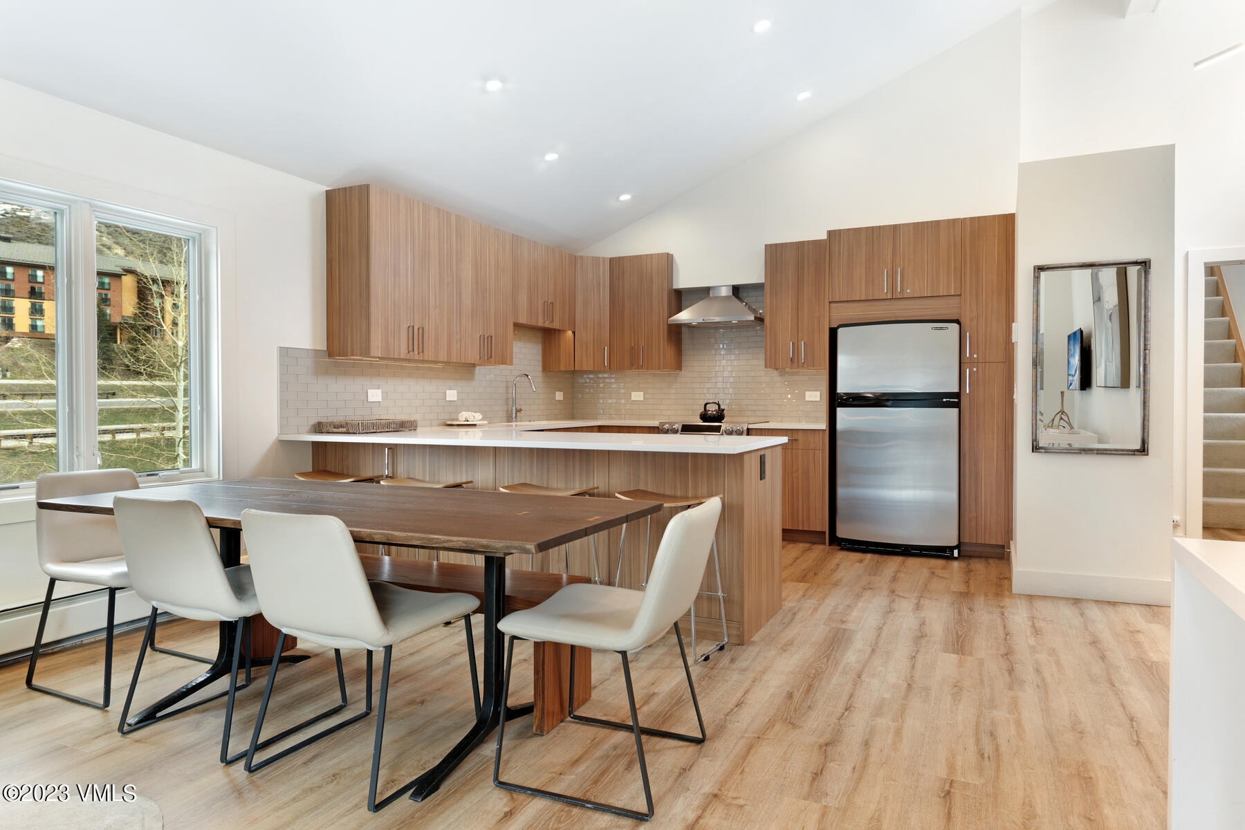 548 South Frontage Road West, Unit 408 Vail, CO 81657 - Photo 5 of 30 Dining/Kitchen