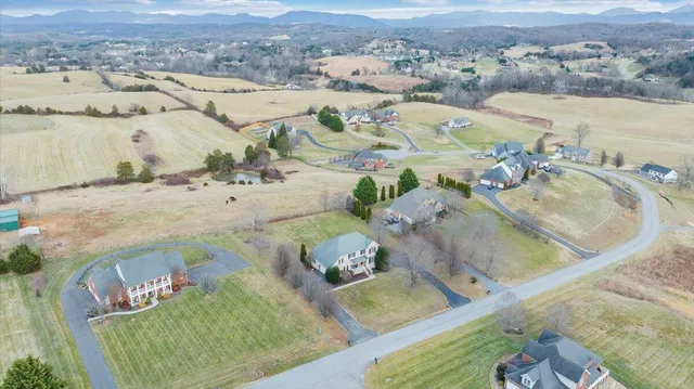$724,950 | 185 Walnut Manor Drive, Fincastle, VA 24090