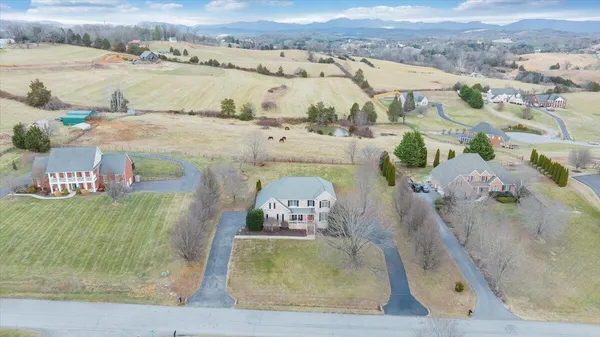 $724,950 | 185 Walnut Manor Drive, Fincastle, VA 24090