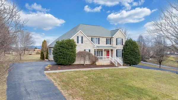 $724,950 | 185 Walnut Manor Drive, Fincastle, VA 24090