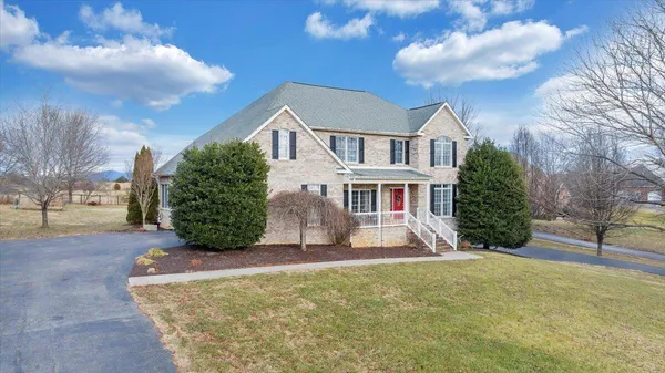 $724,950 | 185 Walnut Manor Drive, Fincastle, VA 24090