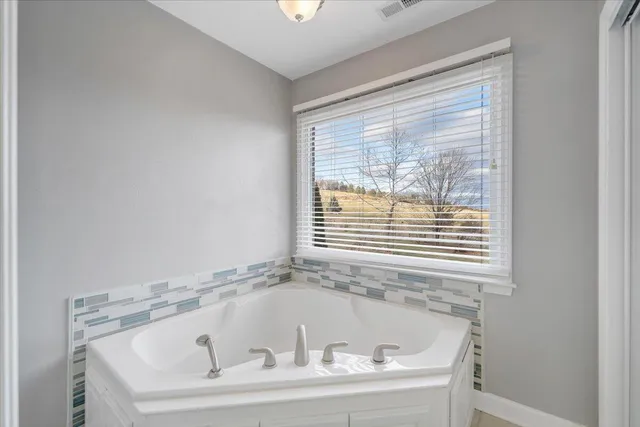 $724,950 | 185 Walnut Manor Drive, Fincastle, VA 24090