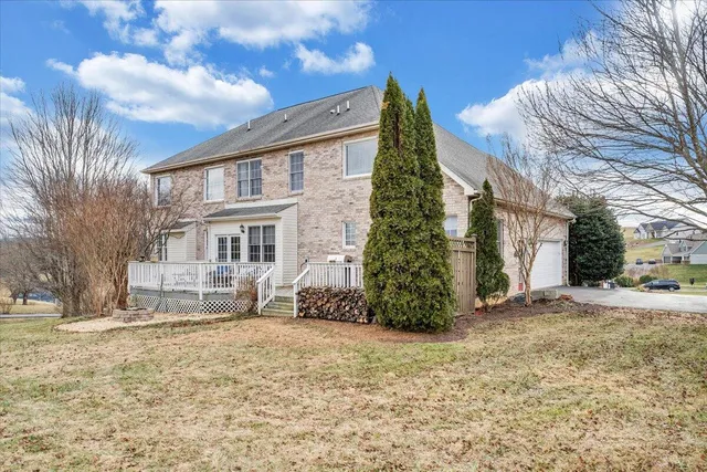 $724,950 | 185 Walnut Manor Drive, Fincastle, VA 24090