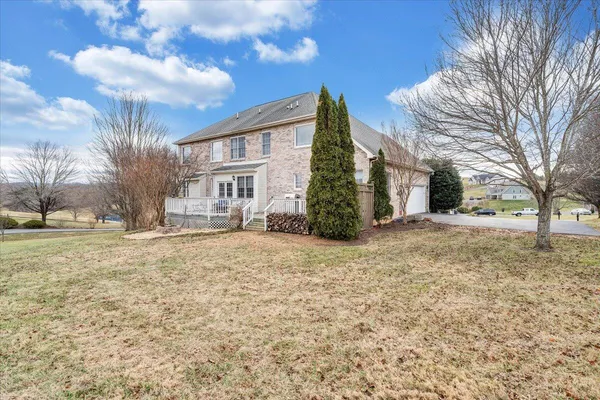 $724,950 | 185 Walnut Manor Drive, Fincastle, VA 24090