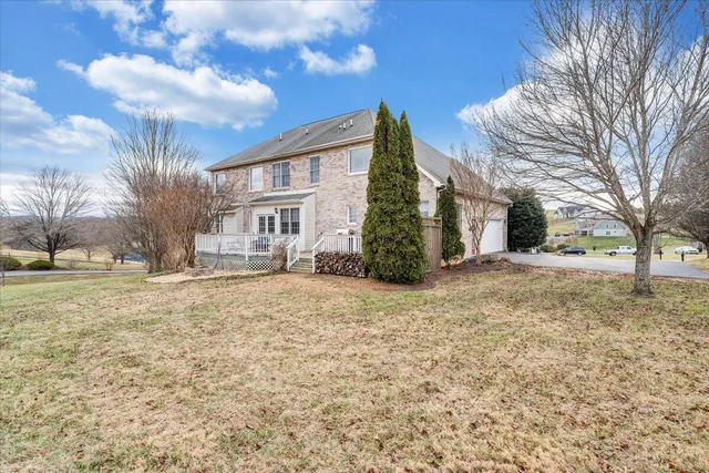 $724,950 | 185 Walnut Manor Drive, Fincastle, VA 24090