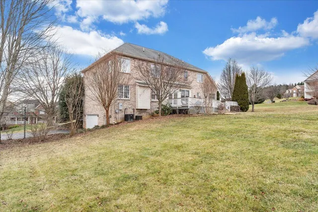 $724,950 | 185 Walnut Manor Drive, Fincastle, VA 24090
