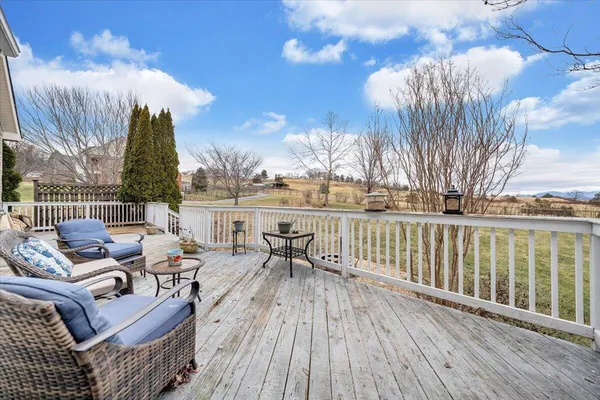 $724,950 | 185 Walnut Manor Drive, Fincastle, VA 24090