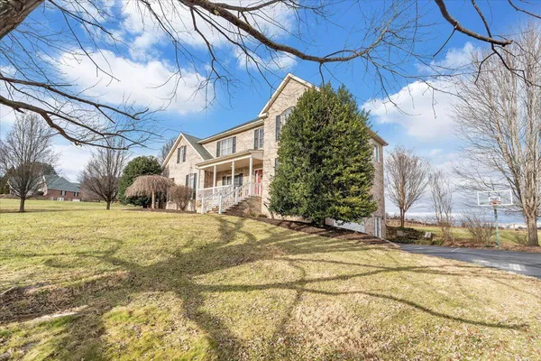 $724,950 | 185 Walnut Manor Drive, Fincastle, VA 24090