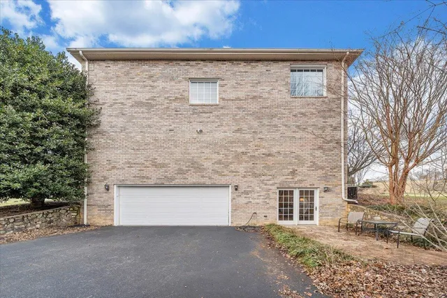 $724,950 | 185 Walnut Manor Drive, Fincastle, VA 24090