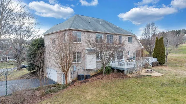 $724,950 | 185 Walnut Manor Drive, Fincastle, VA 24090