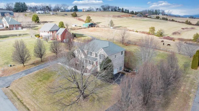 $724,950 | 185 Walnut Manor Drive, Fincastle, VA 24090