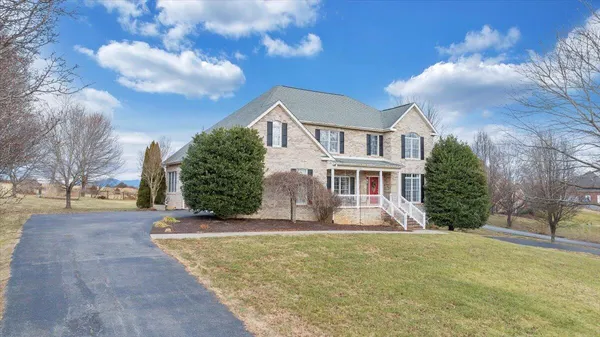 $724,950 | 185 Walnut Manor Drive, Fincastle, VA 24090