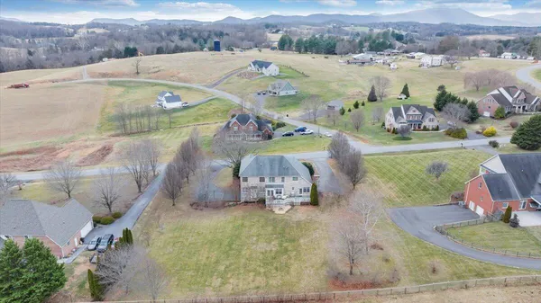 $724,950 | 185 Walnut Manor Drive, Fincastle, VA 24090