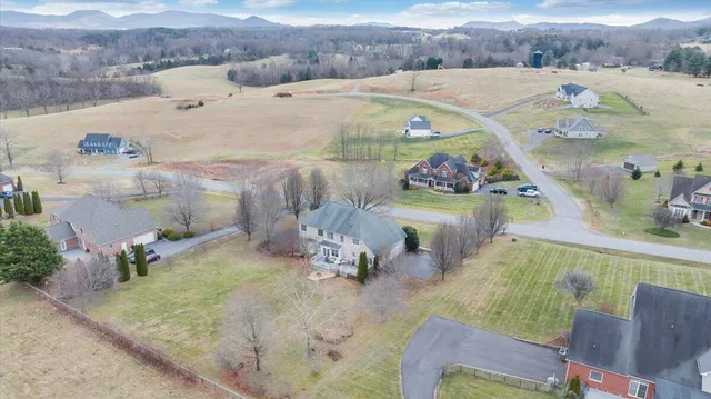 $724,950 | 185 Walnut Manor Drive, Fincastle, VA 24090