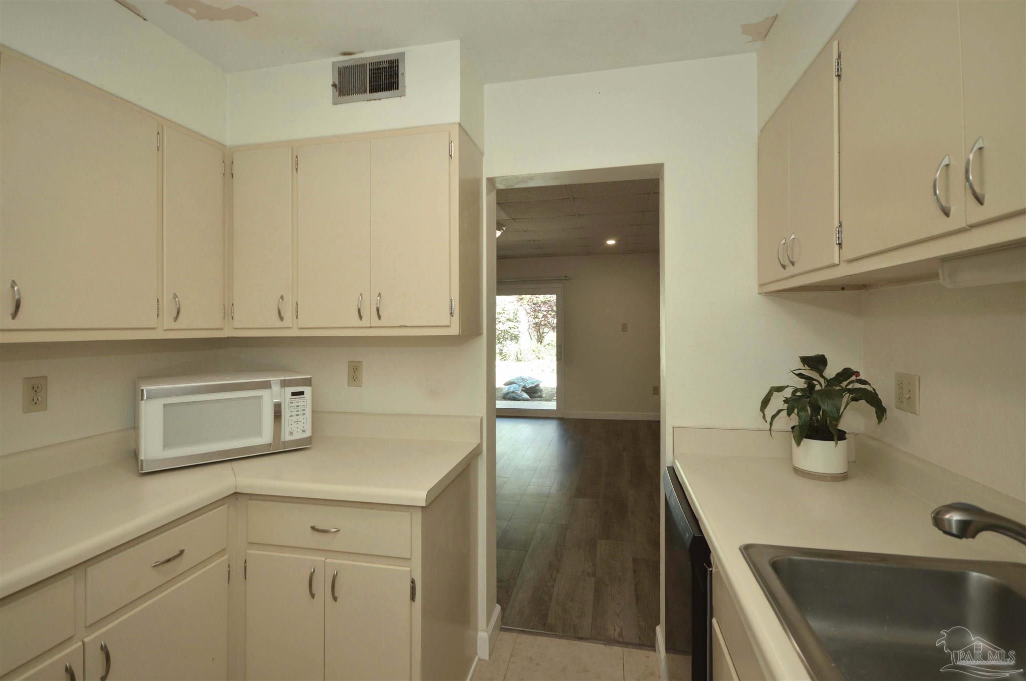 201 Pensacola Beach Road, Unit D17 Gulf Breeze, FL 32561 - Photo 17 of 59