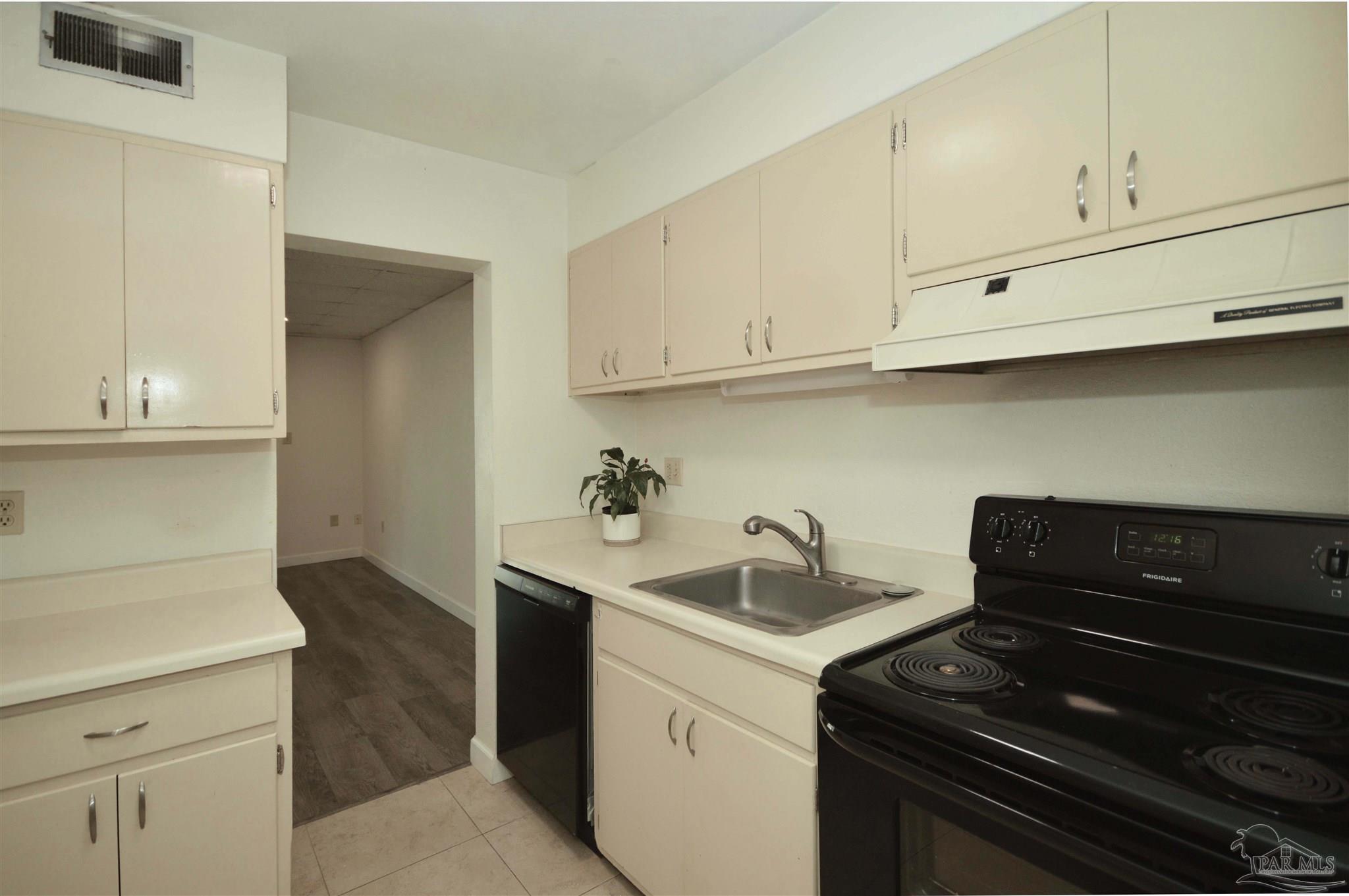 201 Pensacola Beach Road, Unit D17 Gulf Breeze, FL 32561 - Photo 18 of 59