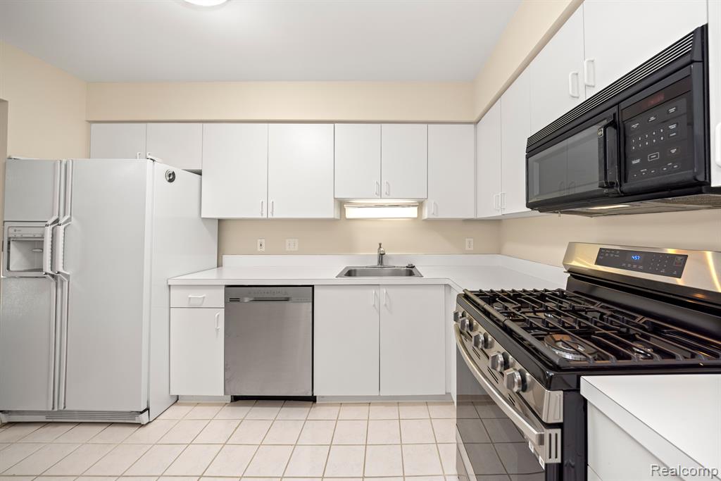 39449 Country Lane Novi, MI 48375 - Photo 4 of 29