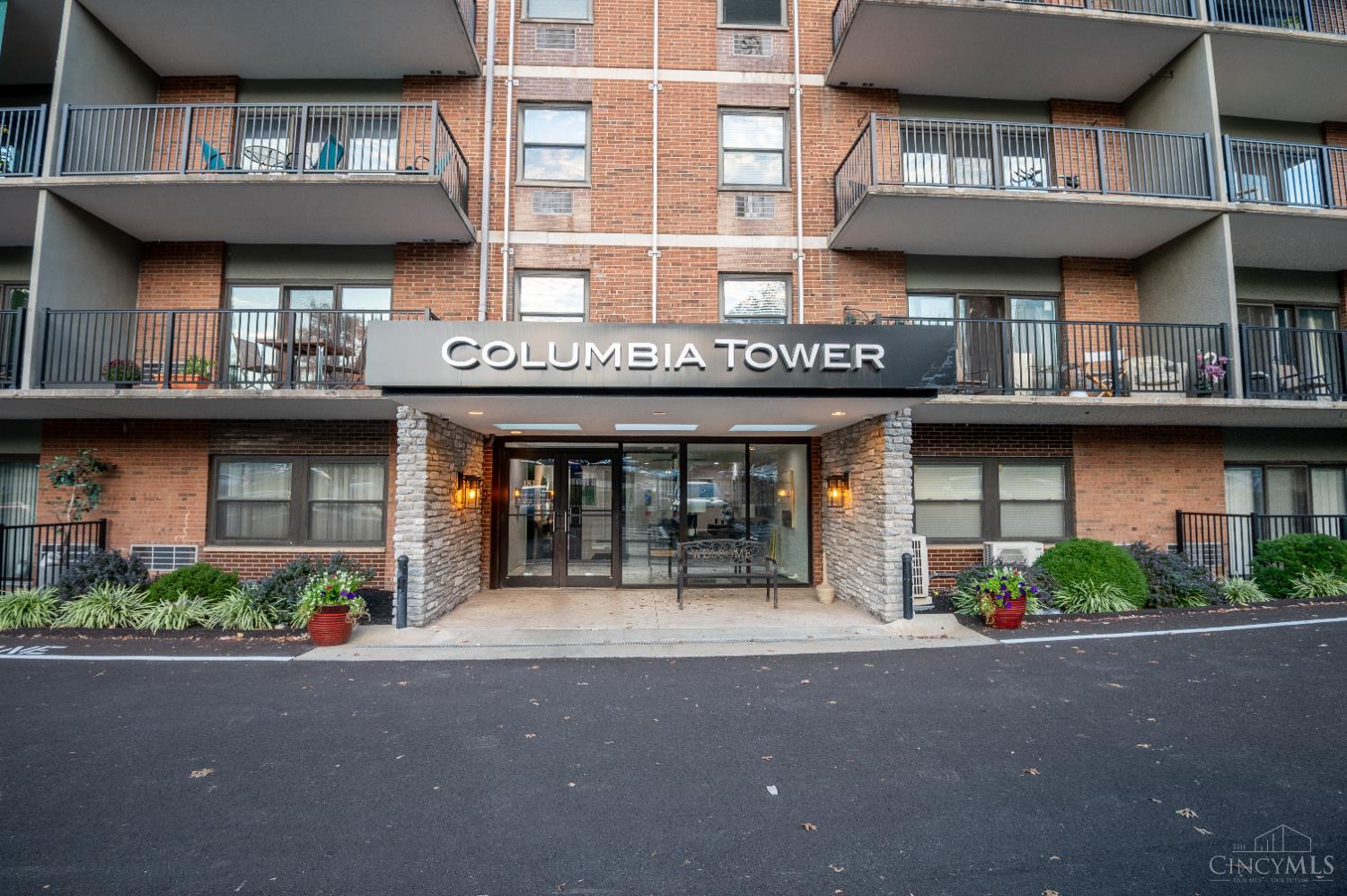 1815 William Howard Taft Road, Unit 207 Cincinnati, OH 45206 - Photo 1 of 20