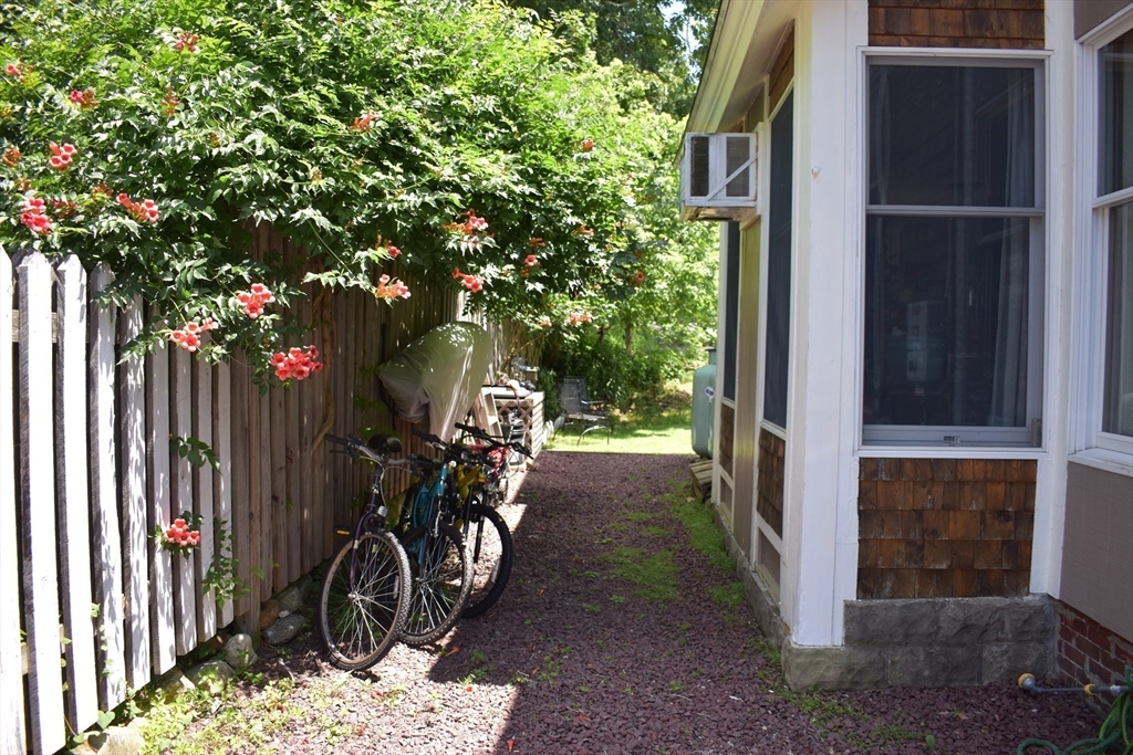 13 Charles Place Athol, MA 01331 - Photo 4 of 31