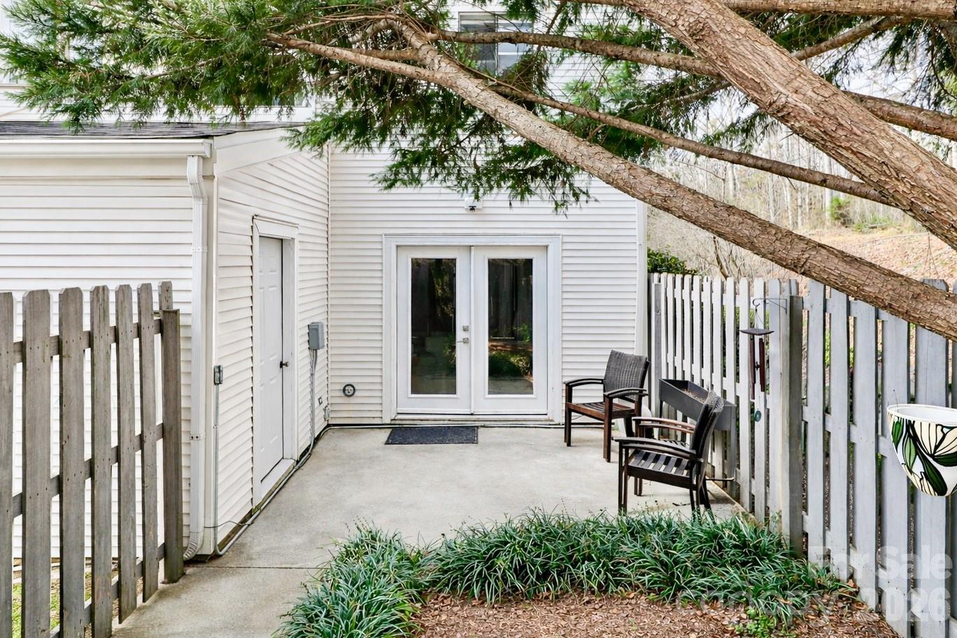6622 Thermal Road Charlotte, NC 28211 - Photo 33 of 36 a bench sitting in front of a house