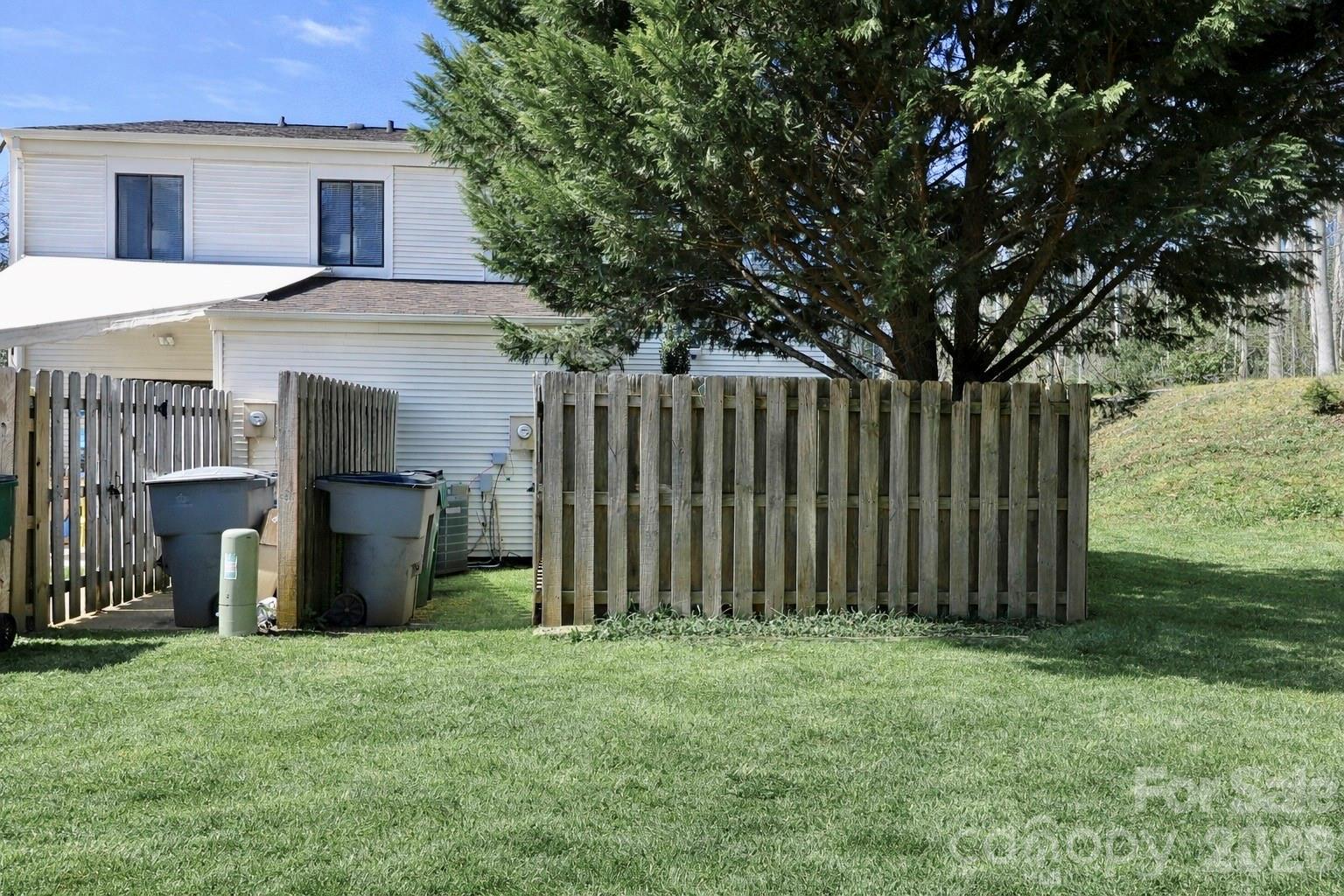 6622 Thermal Road Charlotte, NC 28211 - Photo 34 of 36 a view of a backyard