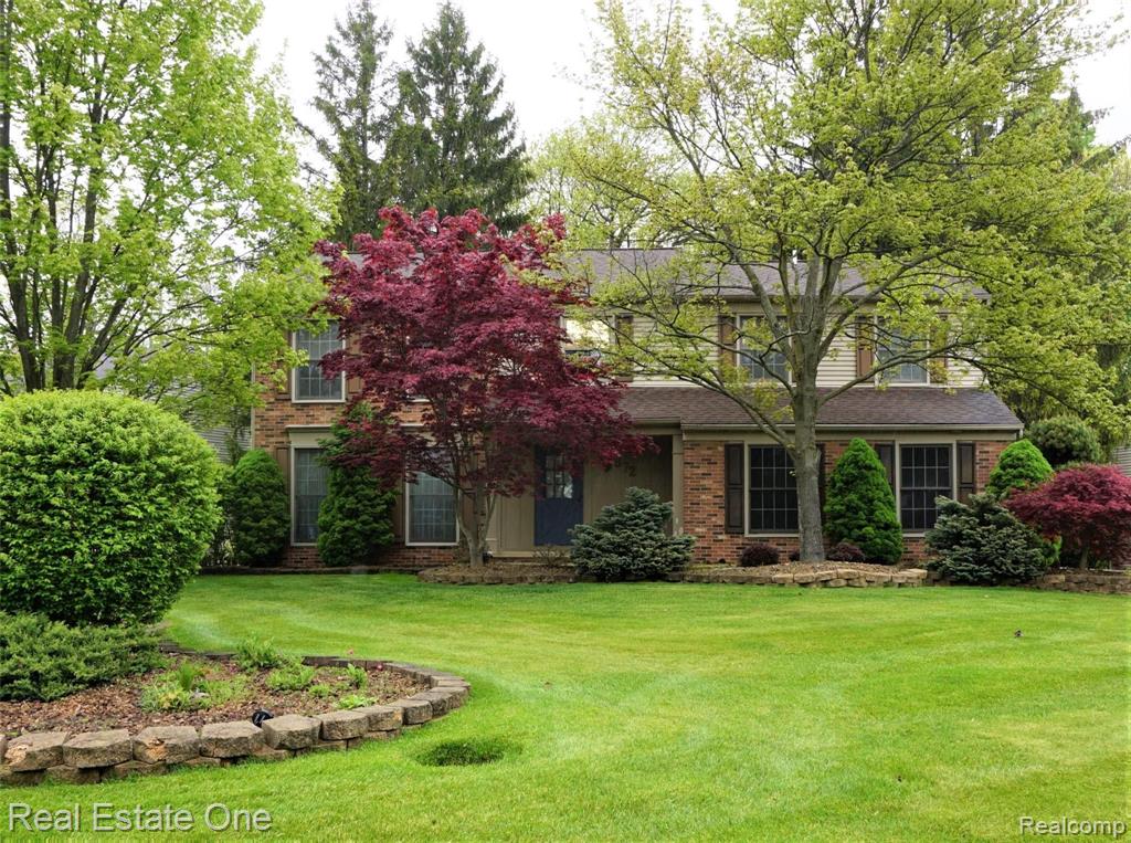 872 Ravine Terrace Drive Rochester Hills, MI 48307 - Photo 1 of 18