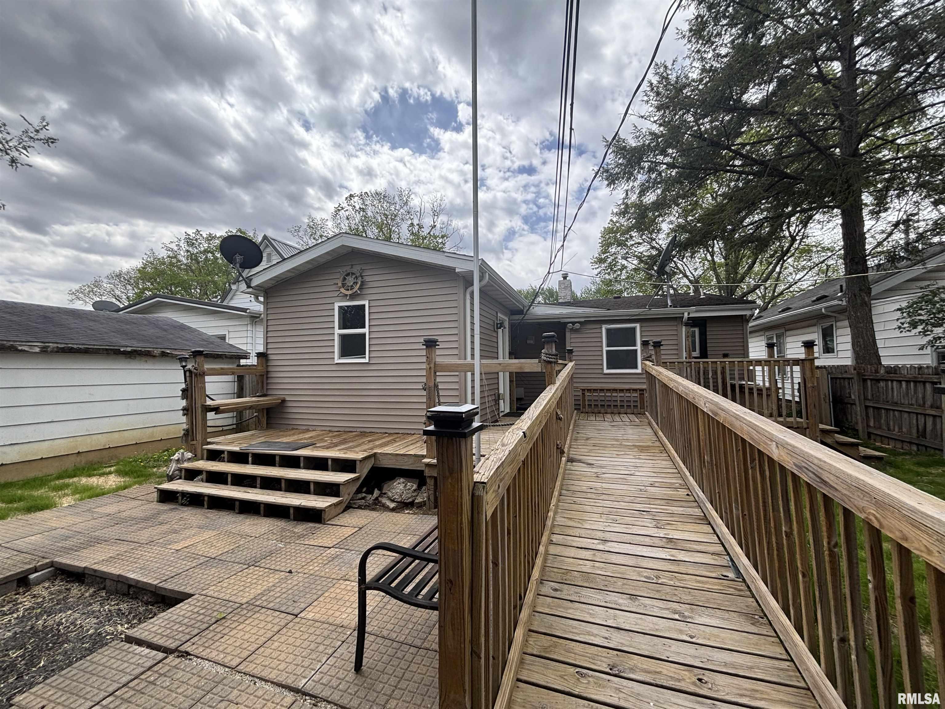 524 Rosehill Avenue Springfield, IL 62704 - Photo 7 of 8