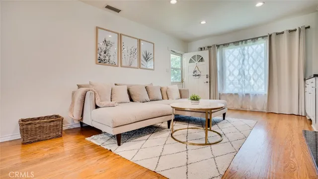 $1,238,000 | 1900 North Kenwood Street, Burbank, CA 91505