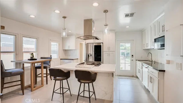 $1,238,000 | 1900 North Kenwood Street, Burbank, CA 91505