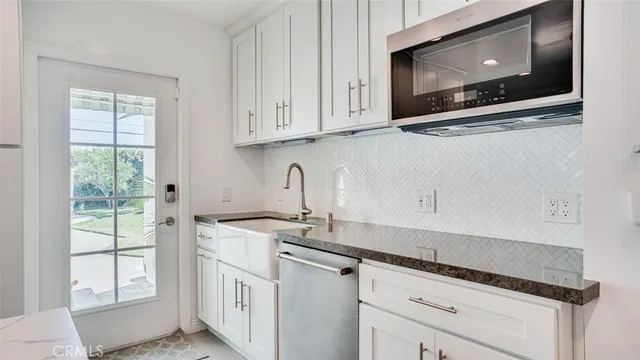 $1,238,000 | 1900 North Kenwood Street, Burbank, CA 91505