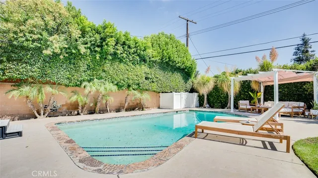 $1,238,000 | 1900 North Kenwood Street, Burbank, CA 91505