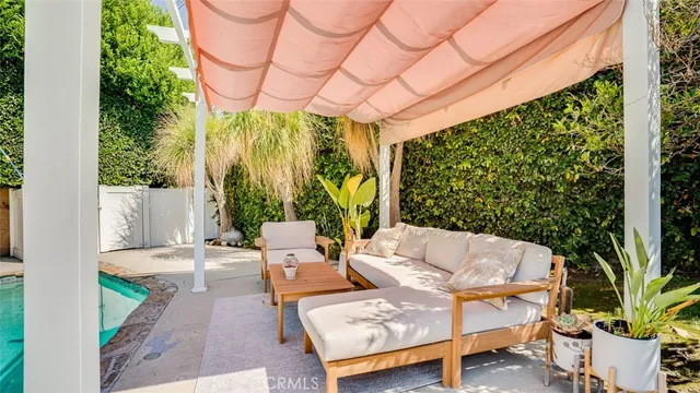 $1,238,000 | 1900 North Kenwood Street, Burbank, CA 91505