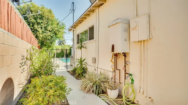 $1,238,000 | 1900 North Kenwood Street, Burbank, CA 91505