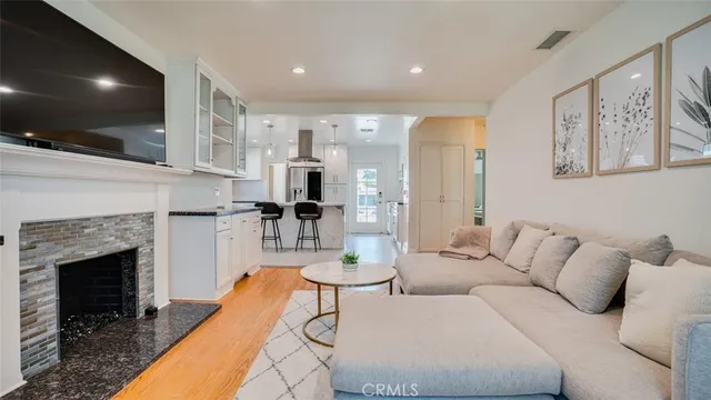 $1,238,000 | 1900 North Kenwood Street, Burbank, CA 91505