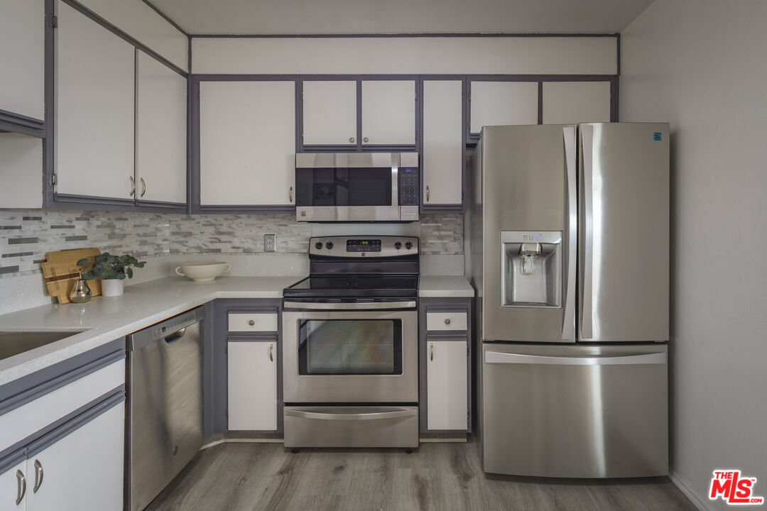 4829 Whitsett Avenue, Unit 301 Valley Village, CA 91607 - Photo 14 of 37