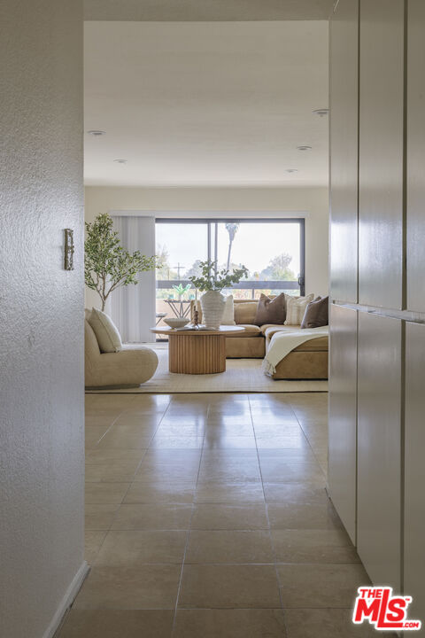 4829 Whitsett Avenue, Unit 301 Valley Village, CA 91607 - Photo 15 of 37