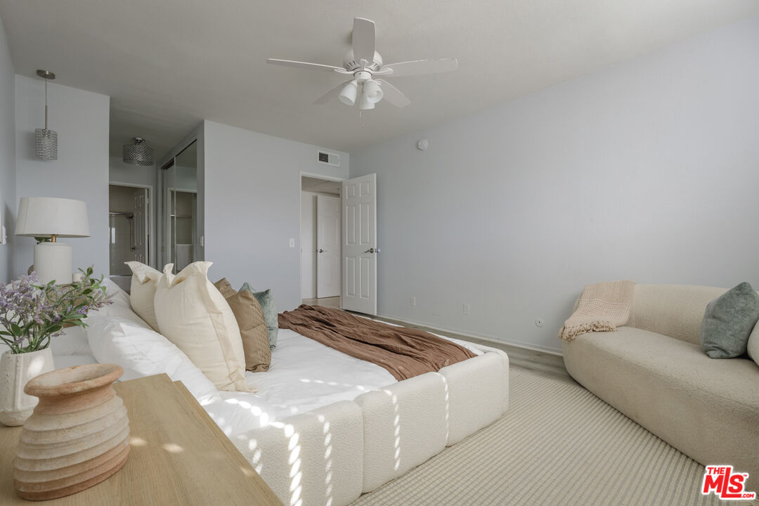 4829 Whitsett Avenue, Unit 301 Valley Village, CA 91607 - Photo 17 of 37