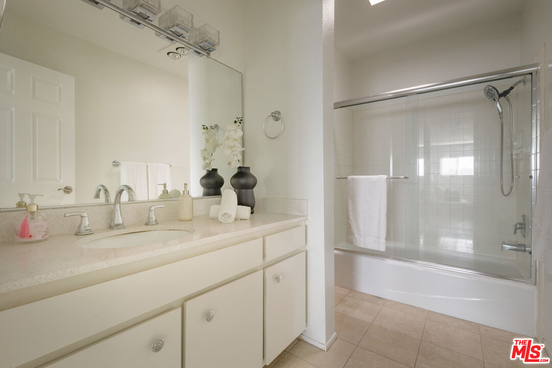 4829 Whitsett Avenue, Unit 301 Valley Village, CA 91607 - Photo 21 of 37