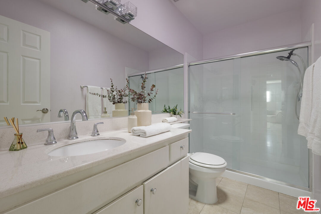 4829 Whitsett Avenue, Unit 301 Valley Village, CA 91607 - Photo 25 of 37